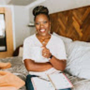 Meet your Posher, Deandra